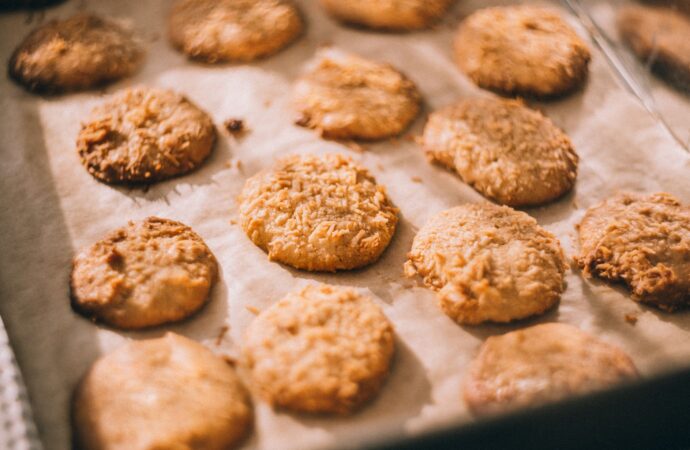 3 Rezepte für getreidefreie Leckerlies für Pferde